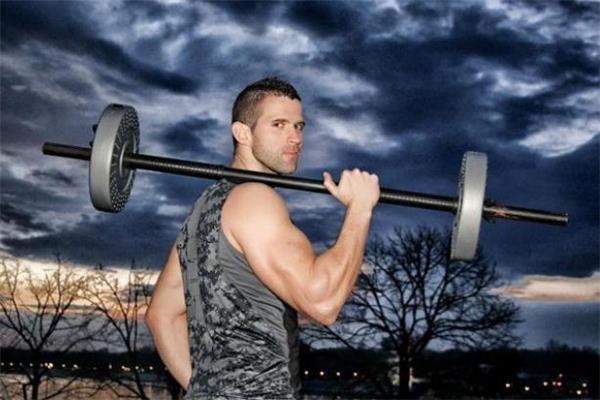 力量训练和有氧训练区别 力量训练和有氧训练哪个减肥好 力量训练和有氧训练区别 力量训练和有氧训练哪个减肥好