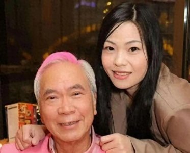 ​74岁李龙基向狱中38岁女友求婚成功！已将7套房产过户给女友