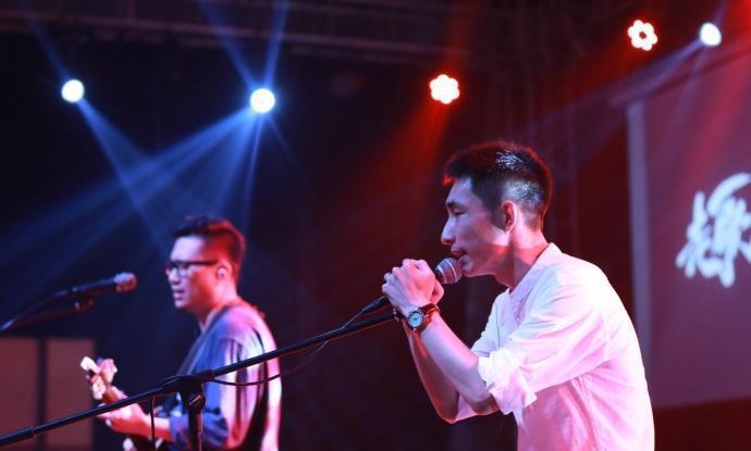 从【童话镇】解读一个音乐届麋鹿暗杠