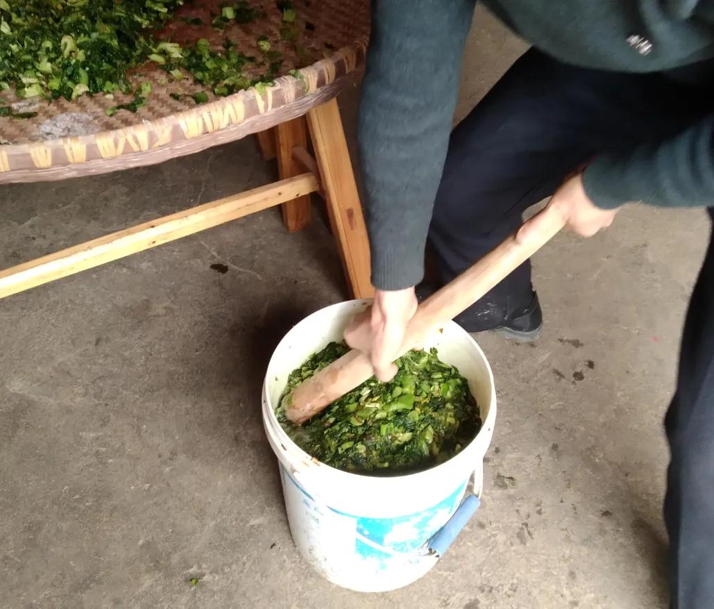干酸菜的做法和步骤（正宗农家酸菜干的做法）