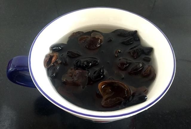 木耳泡过捞出来隔夜后能吃么