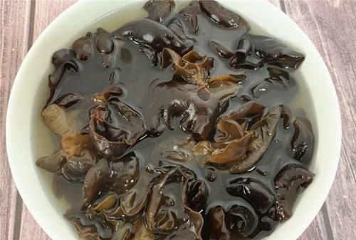 泡好的木耳放在冰箱隔夜能吃吗