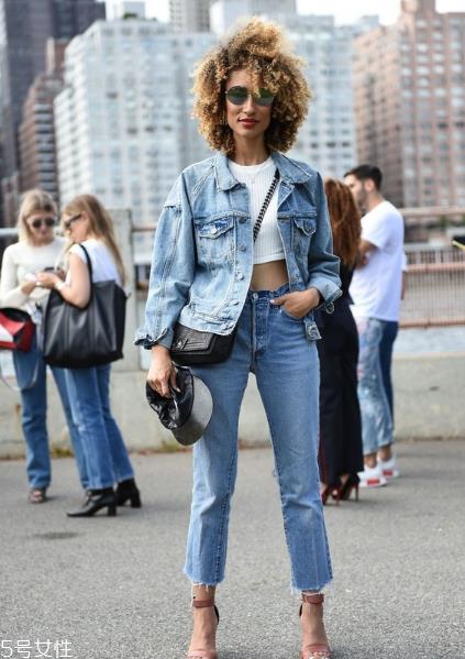牛仔上衣配什么裤子好看？这个春天酷到爆
