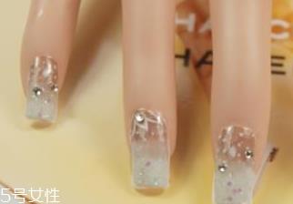 渐变指甲怎么配色？温暖配色教程