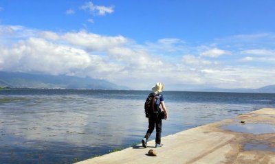 ​海子《面朝大海，春暖花开》中“幸福”的文化解读