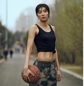 ​1米88篮球女神赵爽，30岁仍单身曾合作库里，科比：她很赞！