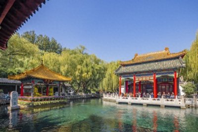 ​济南有哪些好玩的地方?名泉众多，景色秀丽，令人陶醉