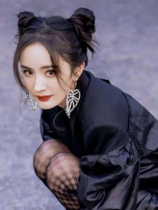 ​杨幂：20年顶流传奇，解密＂不倒女王＂的六大制胜法则