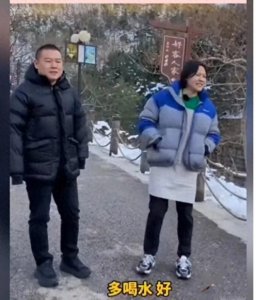 ​岳云鹏北京医院低调现身，粉丝偶遇送温嗳，健康引关注