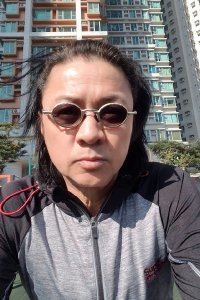 ​56岁尹天照独自过春节，曾经的亚视一哥落魄拍网大，近况令人唏嘘