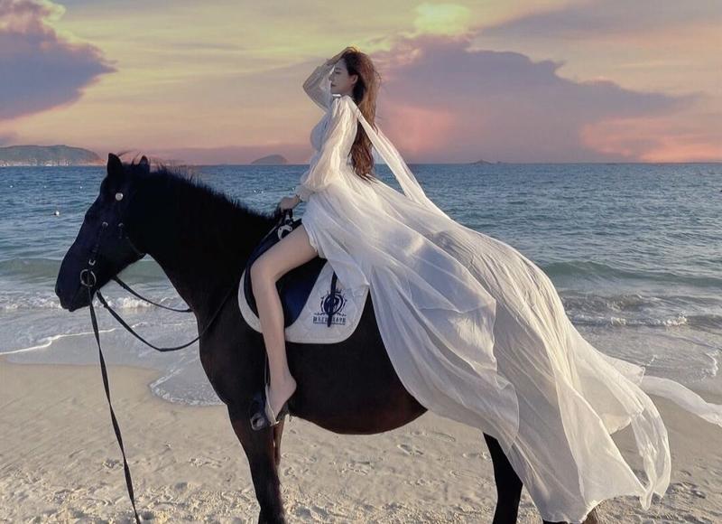 女生主动挽男生胳膊的暗示 女生主动挽男生胳膊的暗示