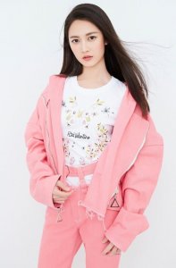 ​唐嫣旗下艺人陈钰琪，穿健美裤＋短靴超吸睛，但体重有80斤吗？