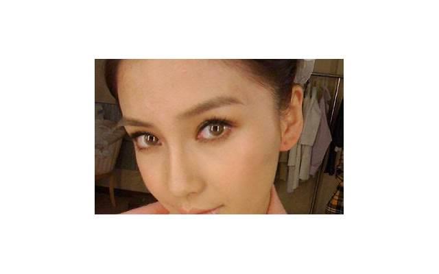 朗朗比吉娜爱丽丝大几岁？