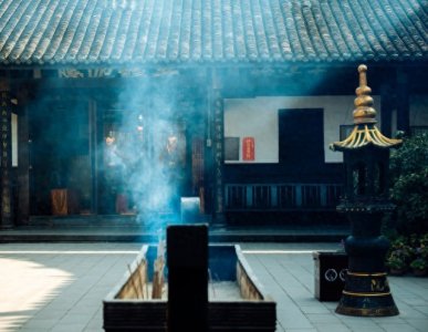 ​老人言：“穷人越拜佛越穷，富人越烧香越富”这是什么原因呢