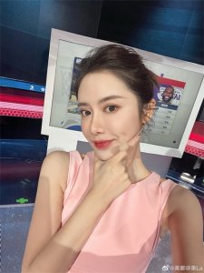 ​腾讯体育VS咪咕体育女主播，肤白貌美大长腿，人气对比谁更高？