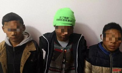 ​男子行窃，戴的绿色帽子上印着“忘了他吧，我偷电动车养你”