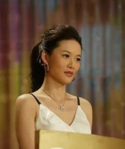 ​清新秀丽的美女主播李雨霏