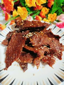 ​我家做手撕风干猪肉干就用这个方法，解馋又营养