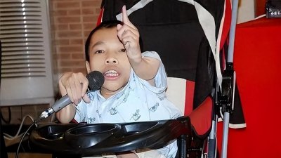 ​“轮椅总裁”李创利：赚3亿身价娶美女秘书，如今儿子比他个还高