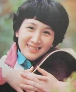 ​徐丽丽：从服务员到青歌冠军，因《春光美》成名，如今模样大变