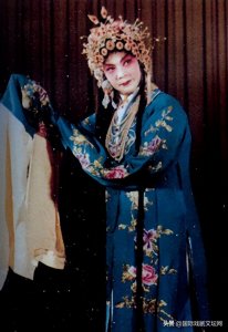 ​河南曲剧史上第一位登台的女演员张新芳先生：九岁红终成一代宗师