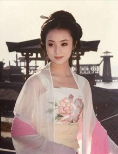 ​山城盛产美女！8位重庆籍女星，个个肤白貌美，一颦一笑堪称绝色