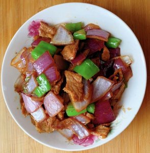 ​万万没想到，让我爱上下厨的竟是青椒洋葱炒肉片