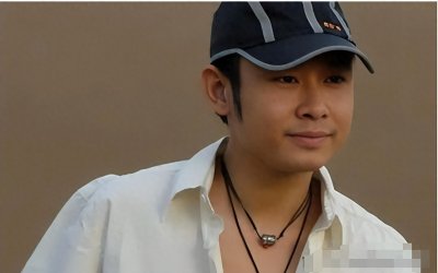 ​刀郎前妻：为和富商私奔丢下40天女儿，丈夫再婚成名后，主动上门