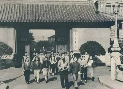 ​汪道涵墓碑掩藏的真相：儿子汪雨身世遭质疑，二任妻子产子时41岁