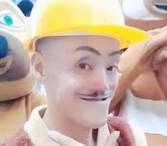 ​他靠“光头强”走红，娶网红开豪车，最后媳妇跑路，开摩的讨生活