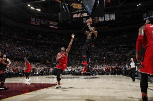 詹姆斯生涯精彩绝杀表现