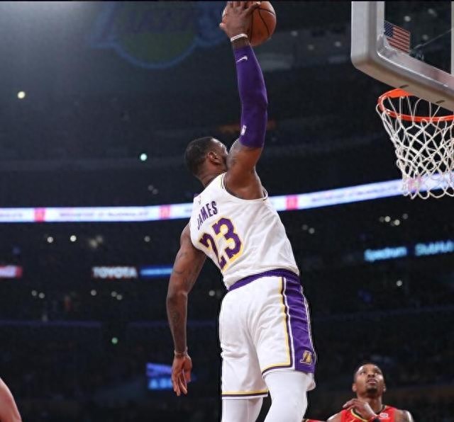 詹姆斯生涯精彩绝杀表现