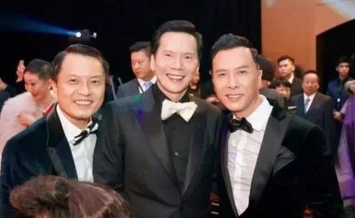 ​向华强在香港为什么那么牛？因为他老爸比他还牛！到底是什么来头