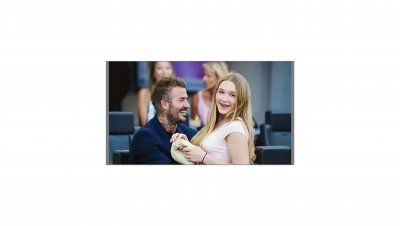 ​小七才是小贝最爱，从抱她姿势可看出，果然最小的才是父母心头肉