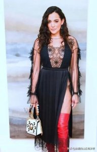 ​魅力女神娜塔莉·马丁内兹：从代言人到荧幕之星的传奇之路