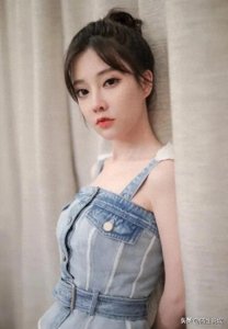 ​冯提莫代言杜蕾斯照片流出，露出雪白的一片，网友直呼：吉娃娃！