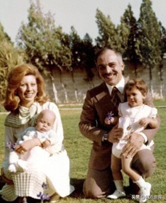 约旦传奇的“九命猫”国王,娶过四个妻子,个个才貌双全