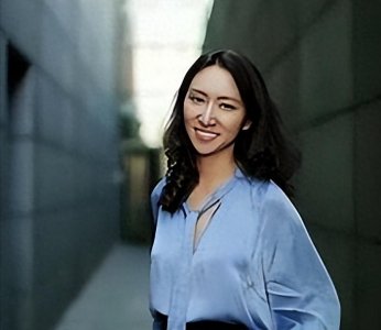 ​＂清华才女＂李一诺：27岁博士毕业，4年生3娃，替世界首富花钱