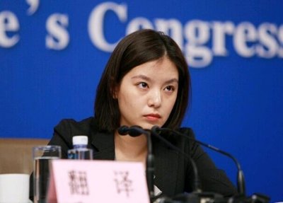 ​外交部美女翻译带火了这所大学！比清华还牛？