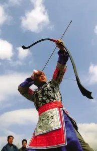 ​天之道，损有余而补不足。人之道，损不足以奉有余