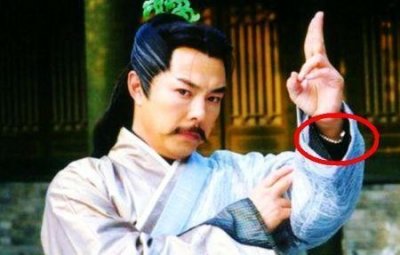 ​杨逍结局如何？原来他死在这里，书中有暗示，任老魔来告诉你