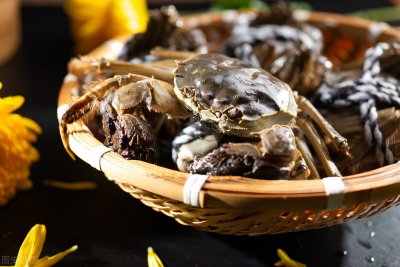 ​这才是清蒸螃蟹的正确做法，腿不掉，黄不流，中秋宴帮你轻松加分