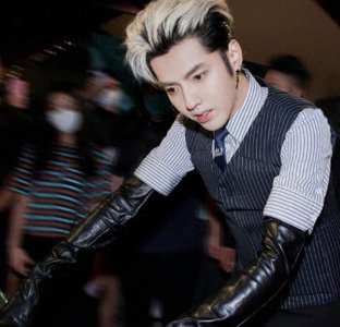 ​吴亦凡作品全下架！综艺节目全部消失 网友：失德艺人依法严惩