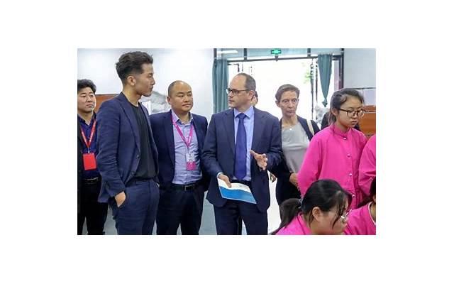 炒茄子时，别直接下锅炒，学会一招，茄子不发黑，不吸油还入味