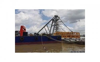 ​情侣带蛋糕进影院，散场后被要求打扫卫生，影院：让他们感同身受