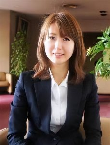 ​她本是日本美女议员，却转行做了写真女优