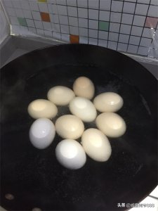 ​茶鸡蛋这样做吃起来更方便