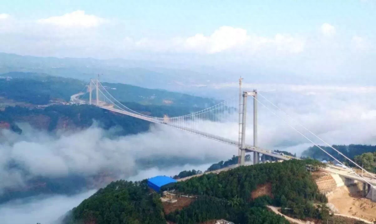 穿越云端的亚洲第一大桥