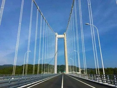 ​穿越云端的亚洲第一大桥