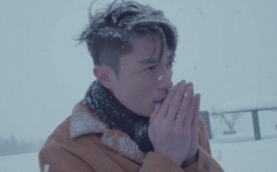 ​霍建华睫毛能积雪 一眨眼电晕一片粉丝